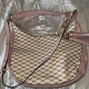 Michael Kors Hobo Bag in Pink and Cream